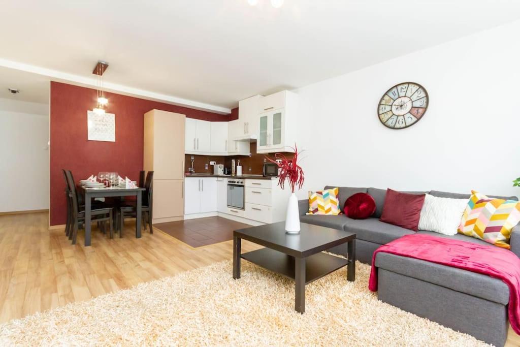 Family Lux Lounge In Voeroesmarty Street By Nw Διαμέρισμα Βουδαπέστη Εξωτερικό φωτογραφία