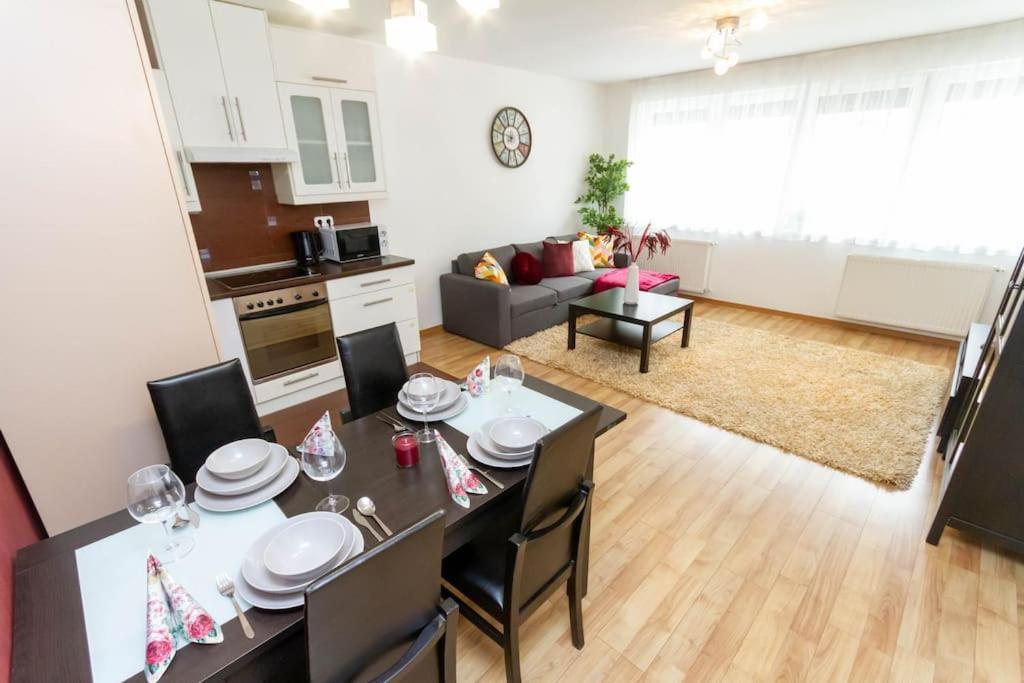 Family Lux Lounge In Voeroesmarty Street By Nw Διαμέρισμα Βουδαπέστη Εξωτερικό φωτογραφία